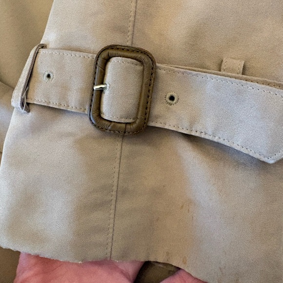 Vintage Burberry Trench Coat with Removable Wool Liner and Classic Check Lining - Picture 14 of 16